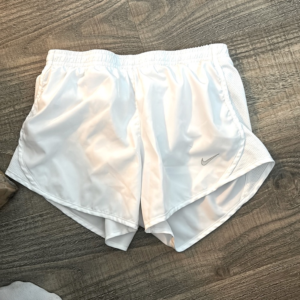Girls medium Nike shorts